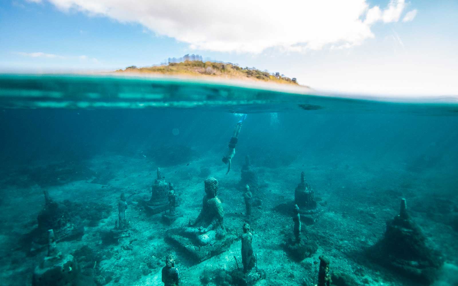 Der Geheimnisvolle Unterwasser Buddha Von Bali