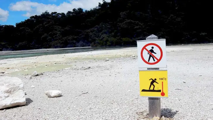 Vulkan Warnschild