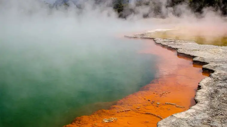 Wai o Tapu Vulkane und farbige Seen