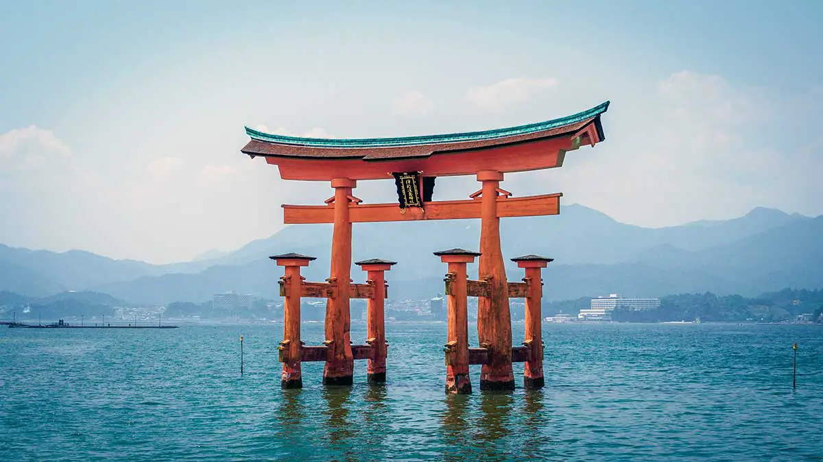 Schreine-und-Tempel-in-Japan-Itsukushima-Schrein